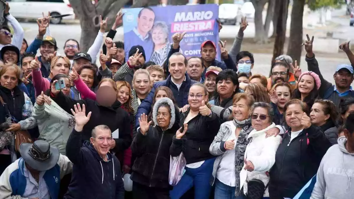 El recorrido se prolongó por casi 3 horas, en compañía de militantes y simpatizantes del PAN, así como presidentes de colonias