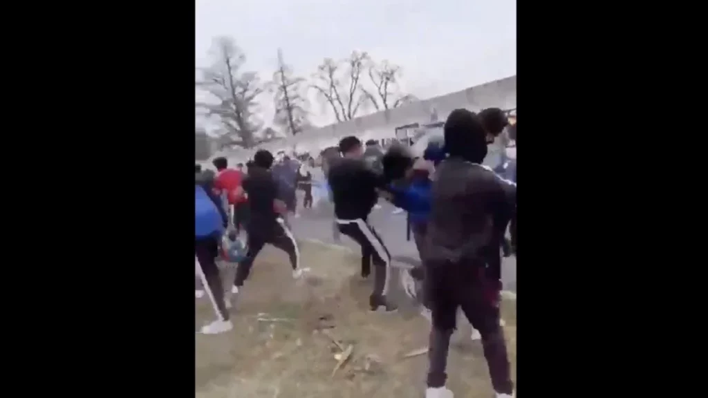 ¡Se armó  la campal! Pelea entre alumnos de bachillerato en Bosques de San Sebastián 