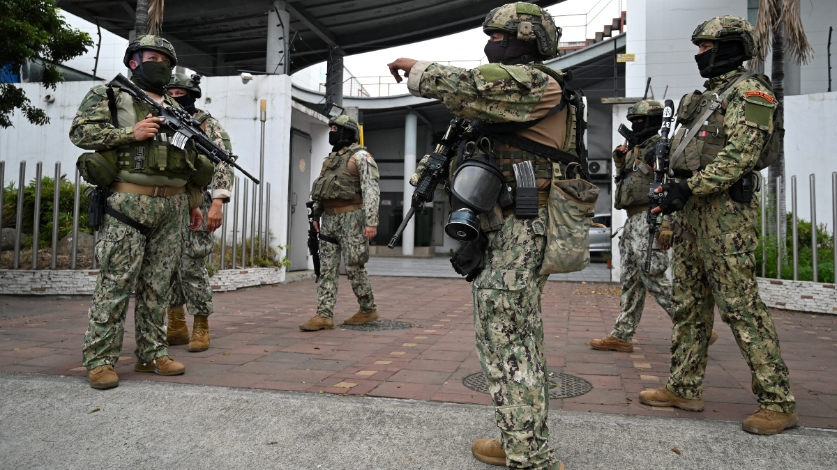  El presidente de Ecuador, Daniel Noboa, decretó este martes la existencia de un "conflicto armado interno" en el país tras la escalada de violencia que ha azotado al territorio durante las últimas horas