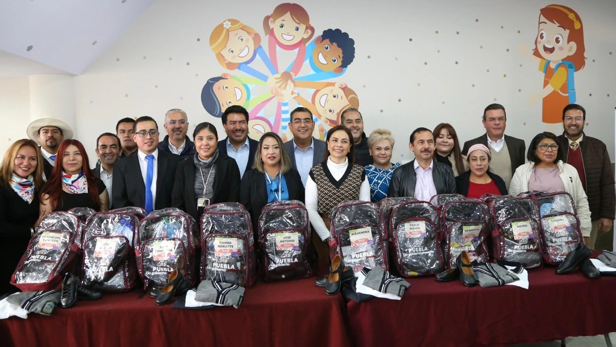 Gobierno de Puebla garantiza acceso a la educación a integrantes de SEDIF