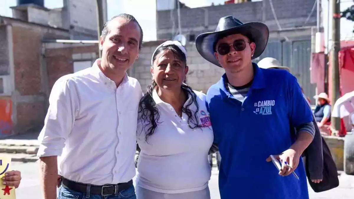 San Pablo Xochimehuacan reconoce trayectoria de Mario Riestra