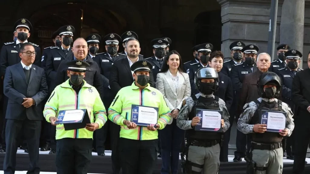 Ayuntamiento de Puebla reconoce a policias tras captura de asaltantes