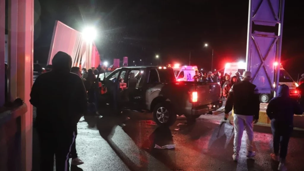 Policía de tránsito atropella a aficionados de Rayados