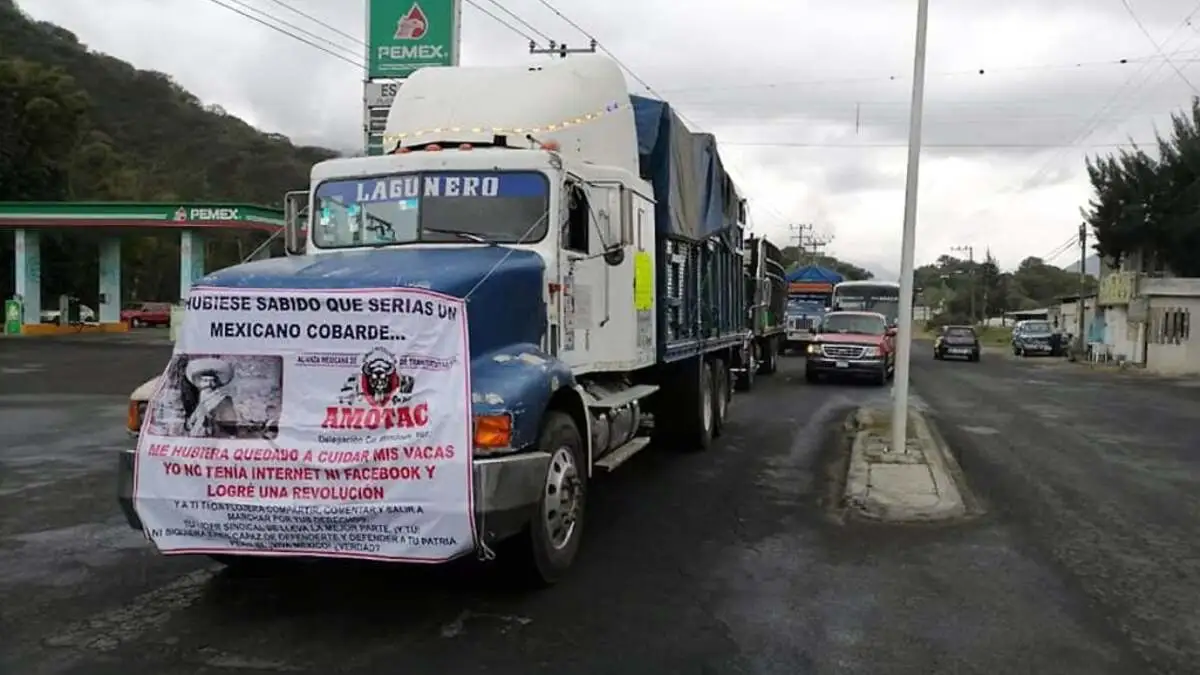 Transportistas de AMOTAC bloquean autopistas por inseguridad