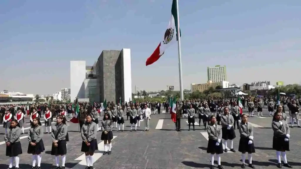 Preside Sergio Salomón Ceremonia Conmemorativa al Día de la Bandera