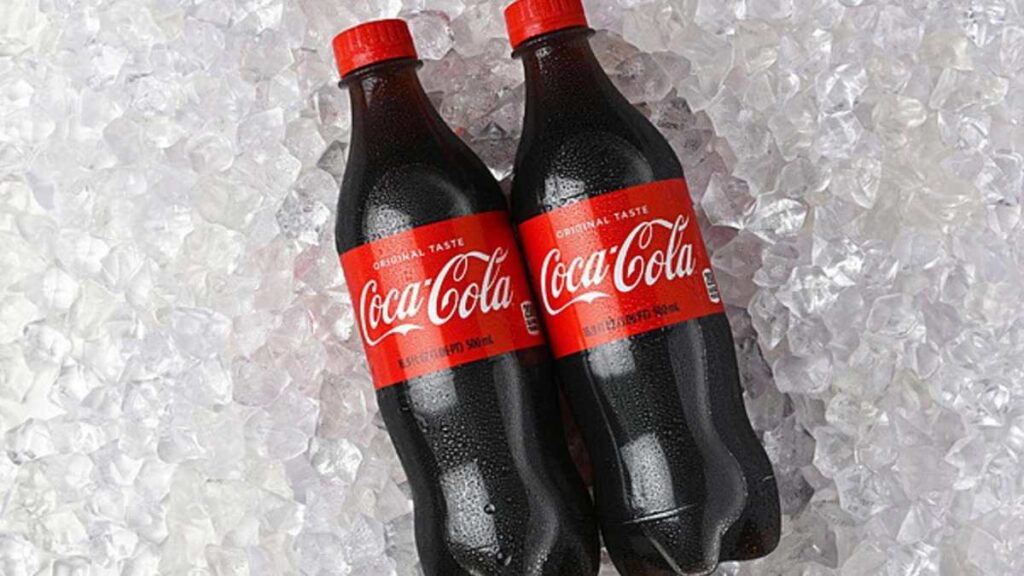 ¿Por qué sabe diferente la Coca Cola de vidrio de la de plástico?