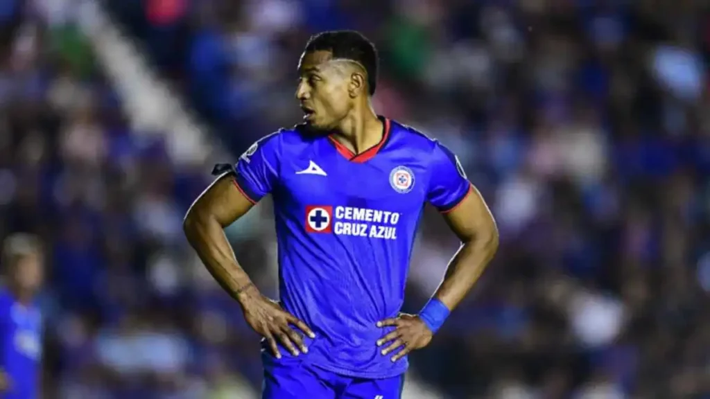 Cruz Azul pierde a Willer Ditta por tres partidos tras su expulsión