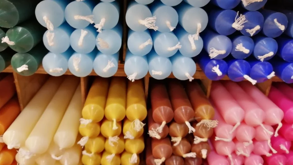 Deberás comprar velas de 7 colores para llevar a cabo este ritual