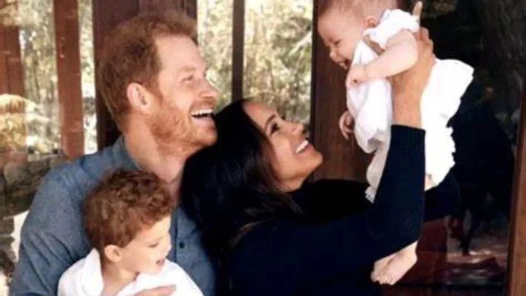 El Príncipe Harry, Megan y sus pequeños hijos