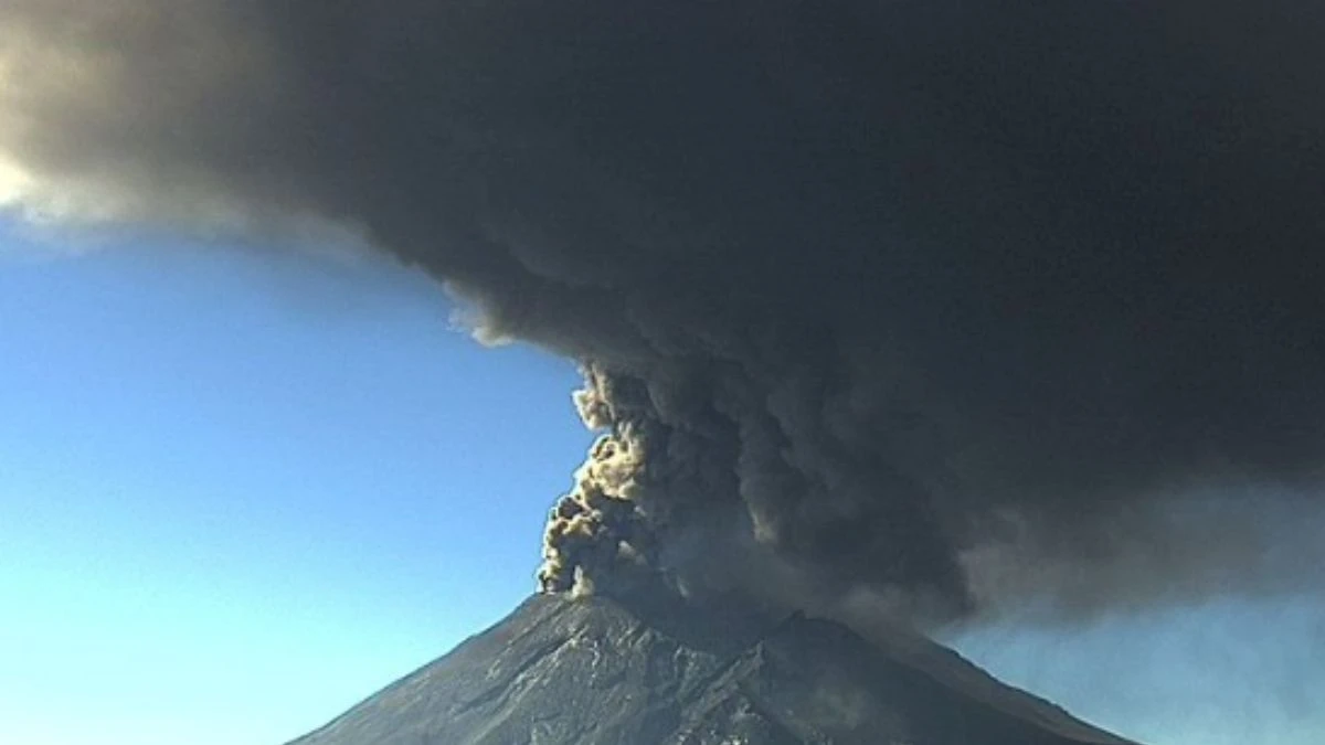 Fuerte explosión en el Popocatépetl