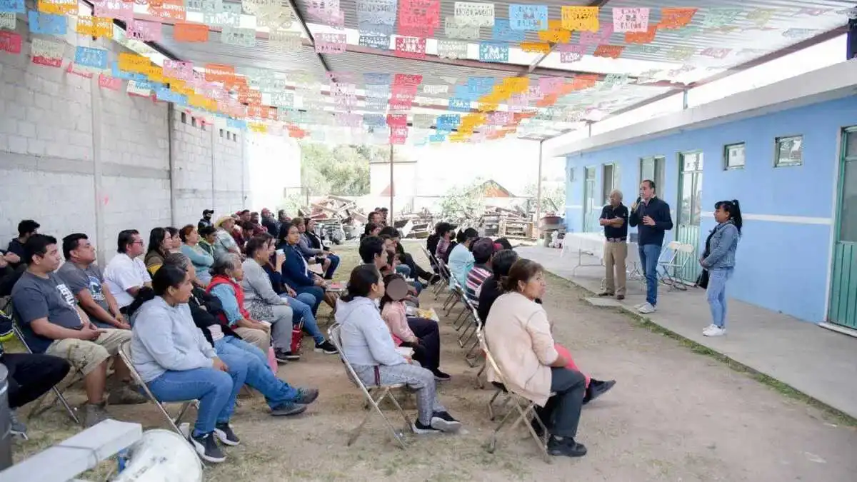 Mario Riestra recorre "La Fundición" en San Pedro Zacachimalpa