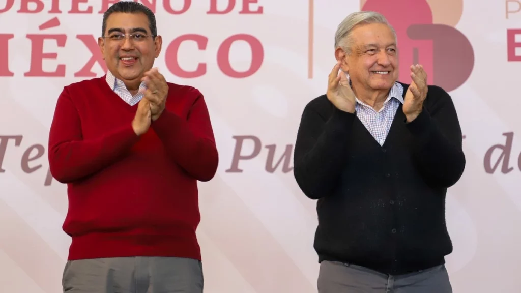 Sergio Salomón rinde informe a AMLO en la mañanera