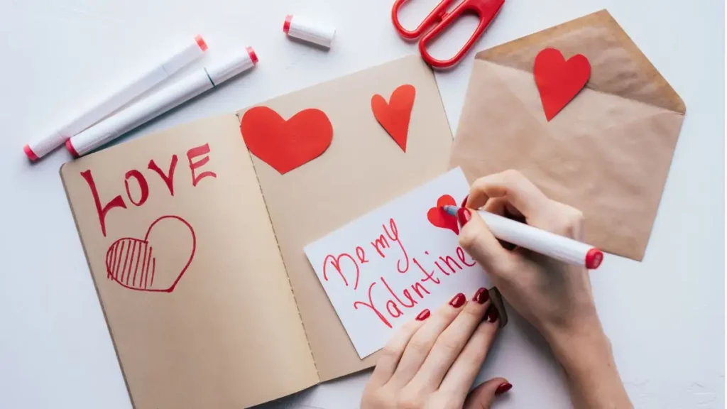 Tarjetas de San Valentín, parte de las manualidades que puedes obsequiar este día