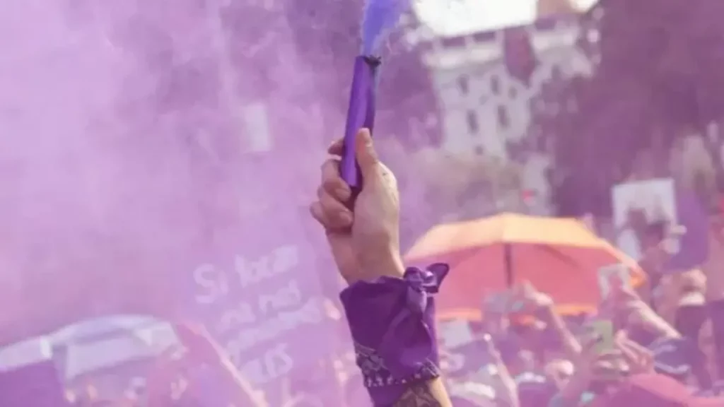 La trágica historia de: ¿Por qué el morado es el color del Feminismo?