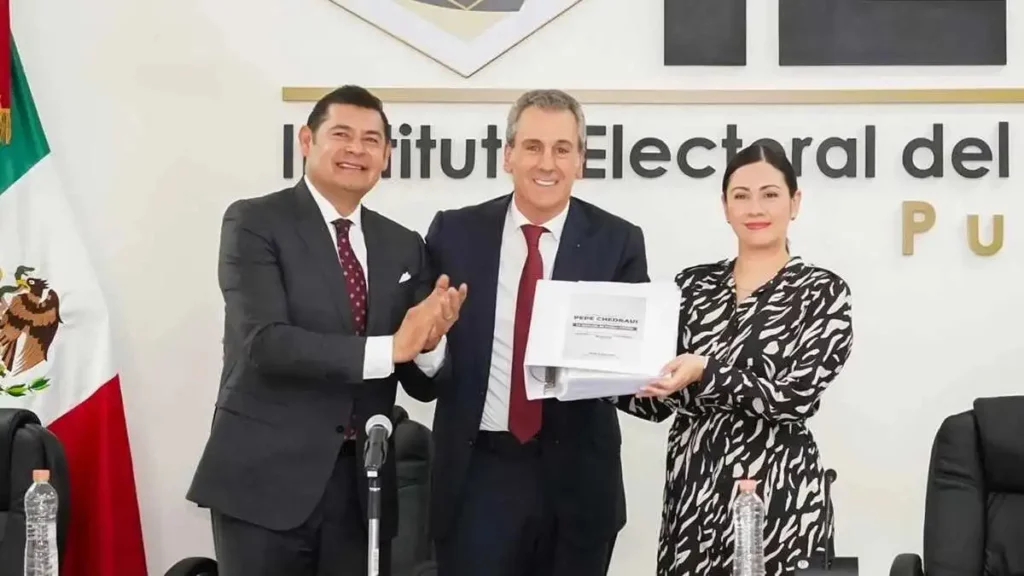 Alejandro Armenta y Pepe Chedraui registran sus candidaturas ante el IEE