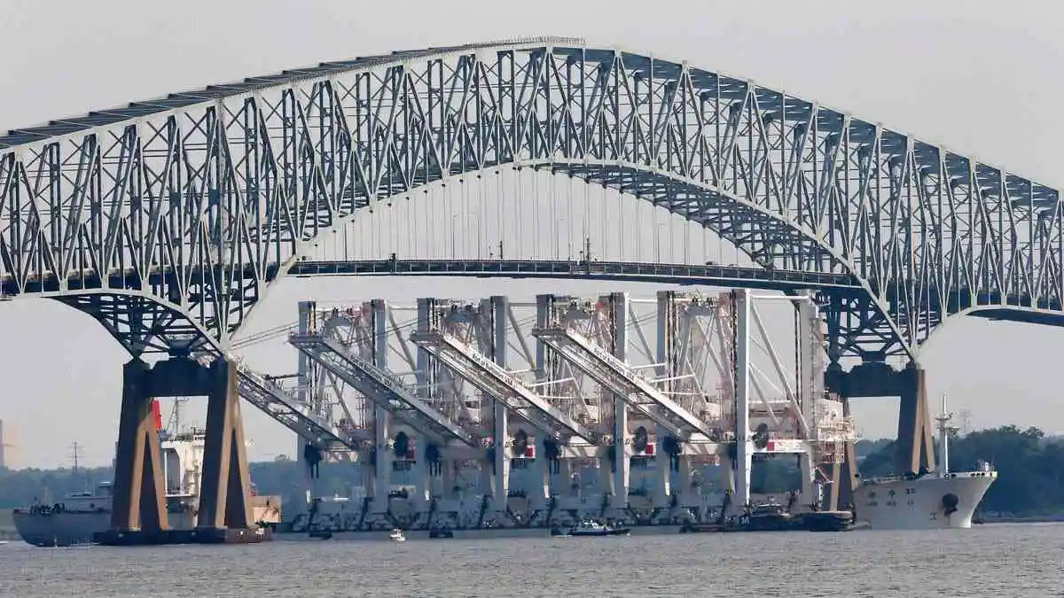 Puente Francis Scott Key en Baltimore se derrumba tras ser golpeado por un barco
