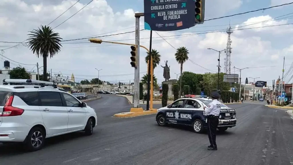 Manifestantes cierran la Recta a Cholula exigiendo medidas contra relleno sanitario