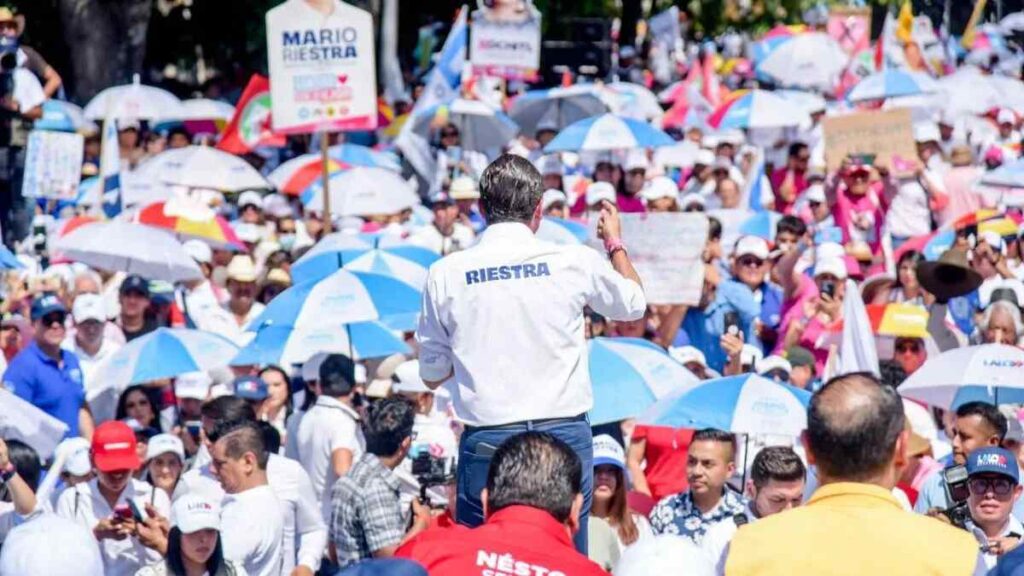 38 mil poblanos presencian cierre de Riestra, Rivera y Gálvez en Puebla