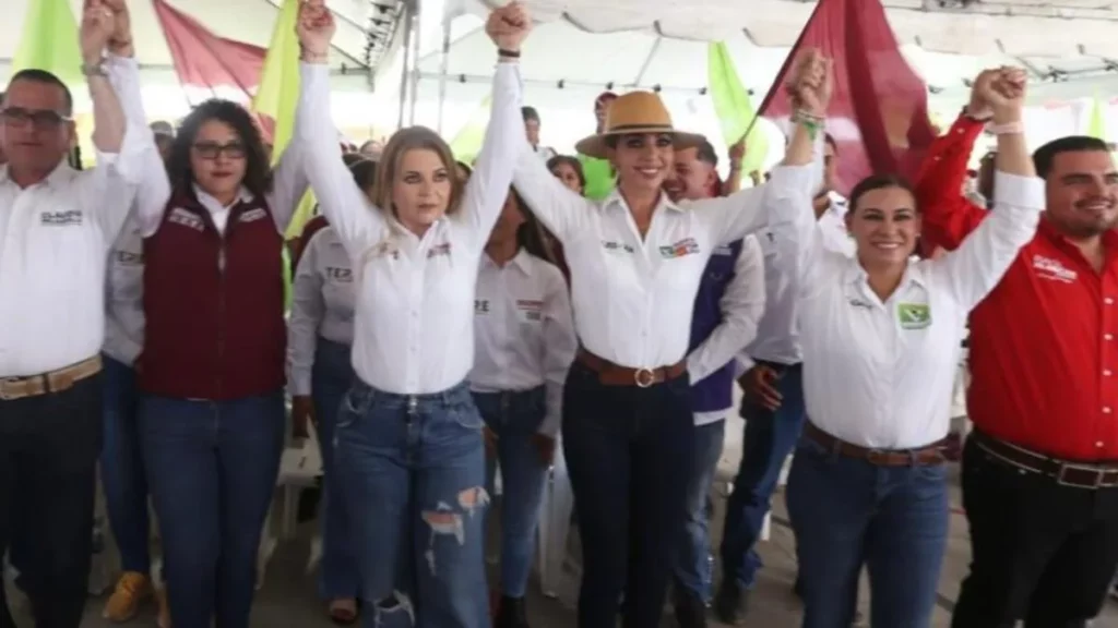 ¡Llegó borracha! Claudia Delgadillo se presentó así a mitin