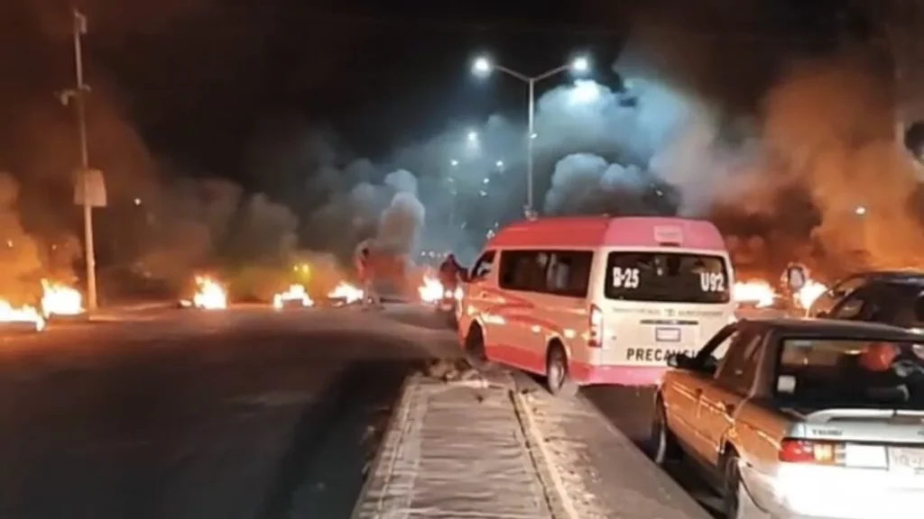 Bloquean Carretera Federal Cholula-Huejotzingo por reapertura de relleno sanitario