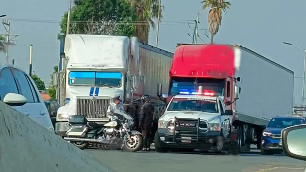 Recuperan tráiler robado y rescatan a chofer secuestrado en Puebla