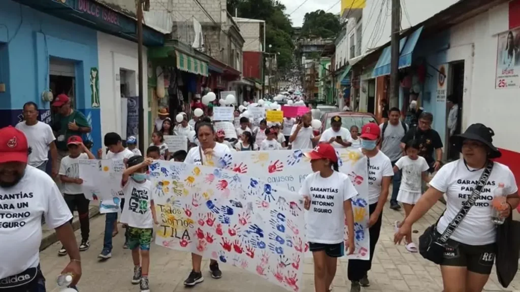 Desplazados de Tila marchan en Yajalón para exigir atención y paz
