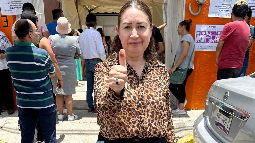 Consejeros del IEE de Puebla ejercen su derecho al voto