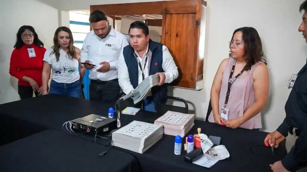 El Consejo Distrital 11 recibe paquete electoral