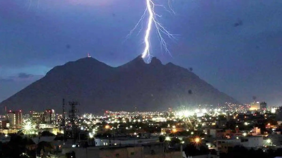 Se suspenden clases en Nuevo León por tormenta tropical