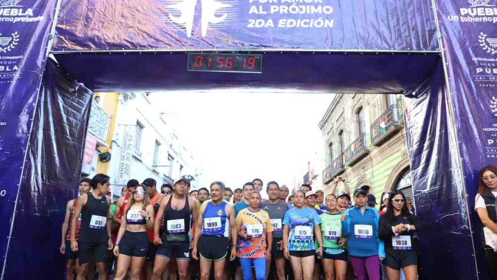 Carrera por Amor al Prójimo en Puebla.