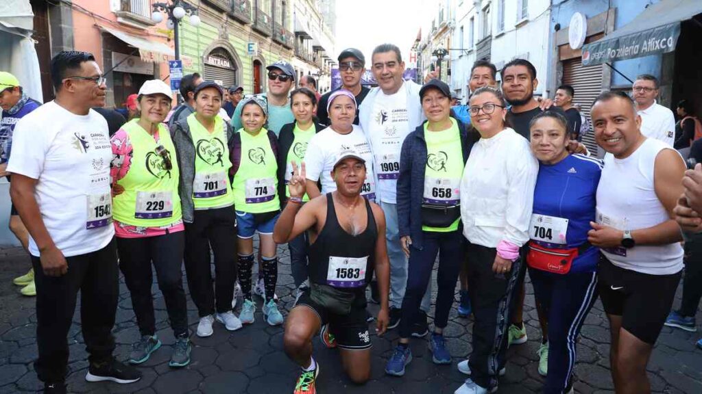 Carrera por Amor al Prójimo en Puebla.