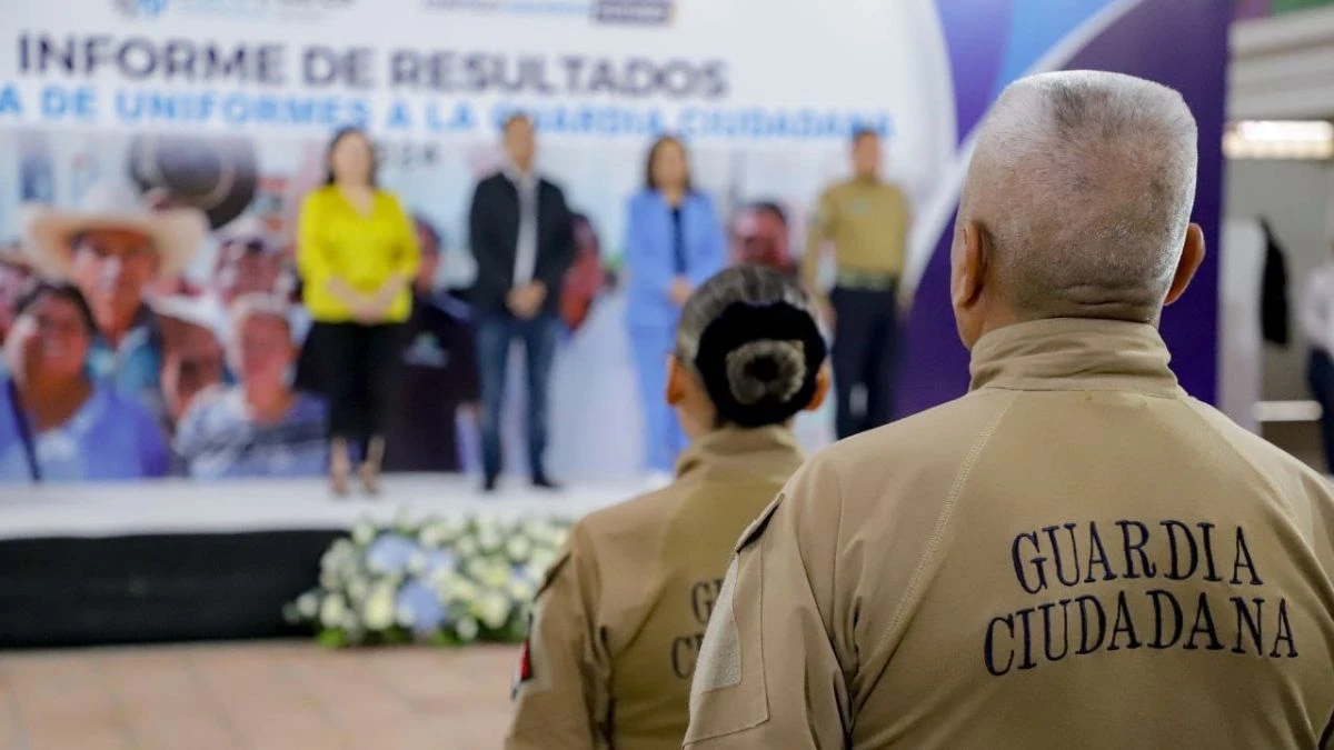 El alcalde de San Andrés Cholula, Mundo Tlatehui, entregó uniformes a la Guardia Ciudadana