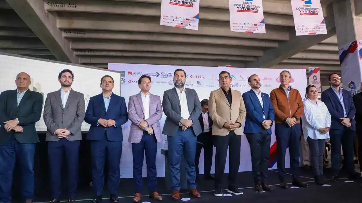 Gobierno de Puebla impulsa desarrollo sostenible y empleo en Expo CMIC