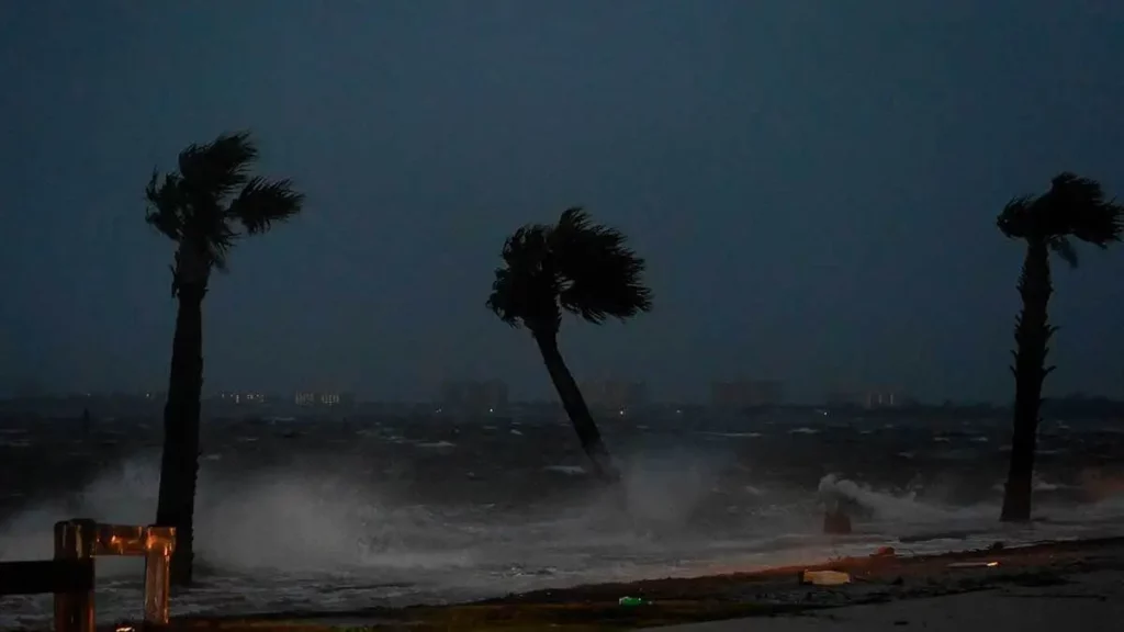 Huracán Beryl devasta el Caribe y llega a la Península de Yucatán