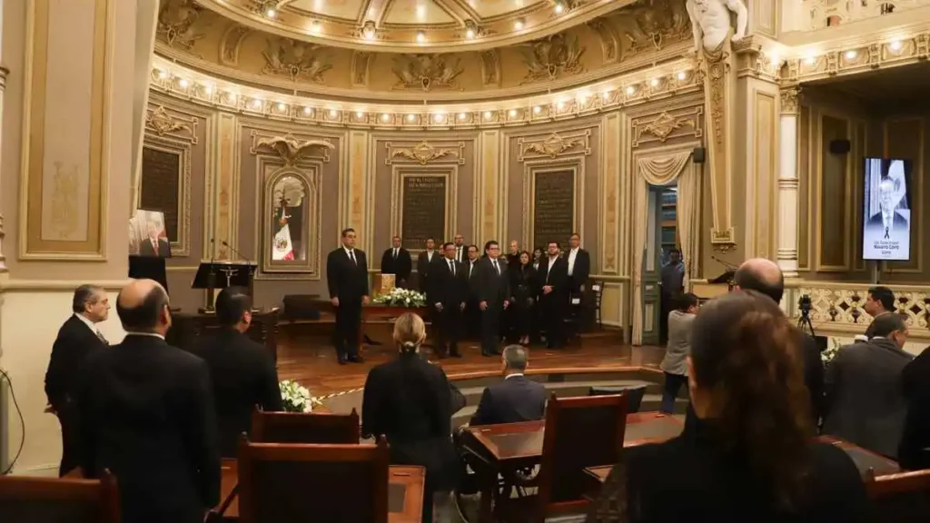 Homenaje póstumo a Carlos Navarro en el Congreso de Puebla 