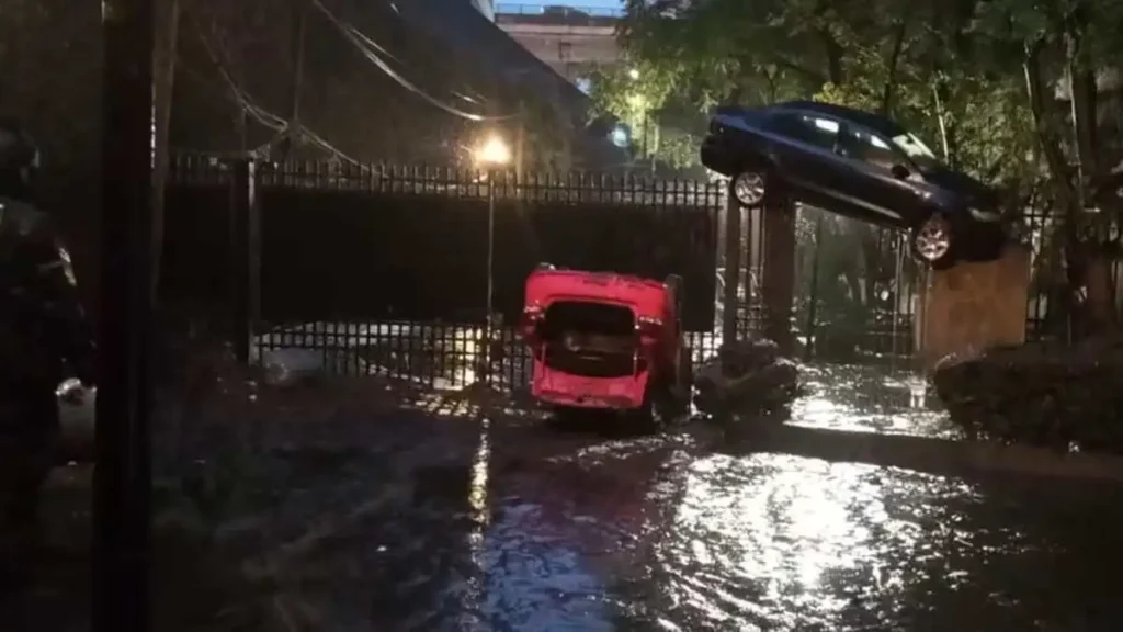 Lluvia colapsa drenaje en la Alcaldía Álvaro Obregón