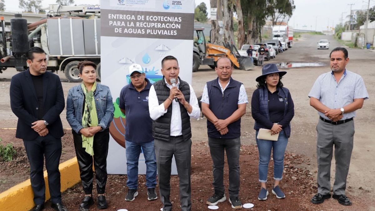 Mundo Tlatehui entrega pozo de absorción en Acatepec