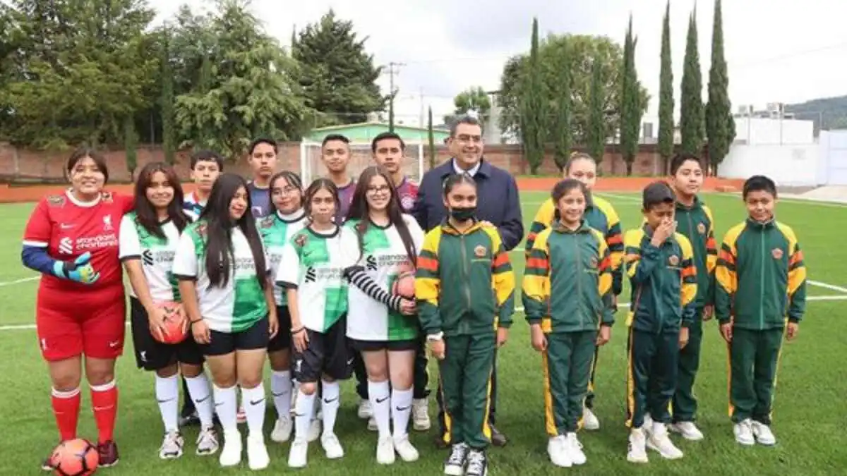 Nueva cancha deportiva en Puebla impulsada por Salomón