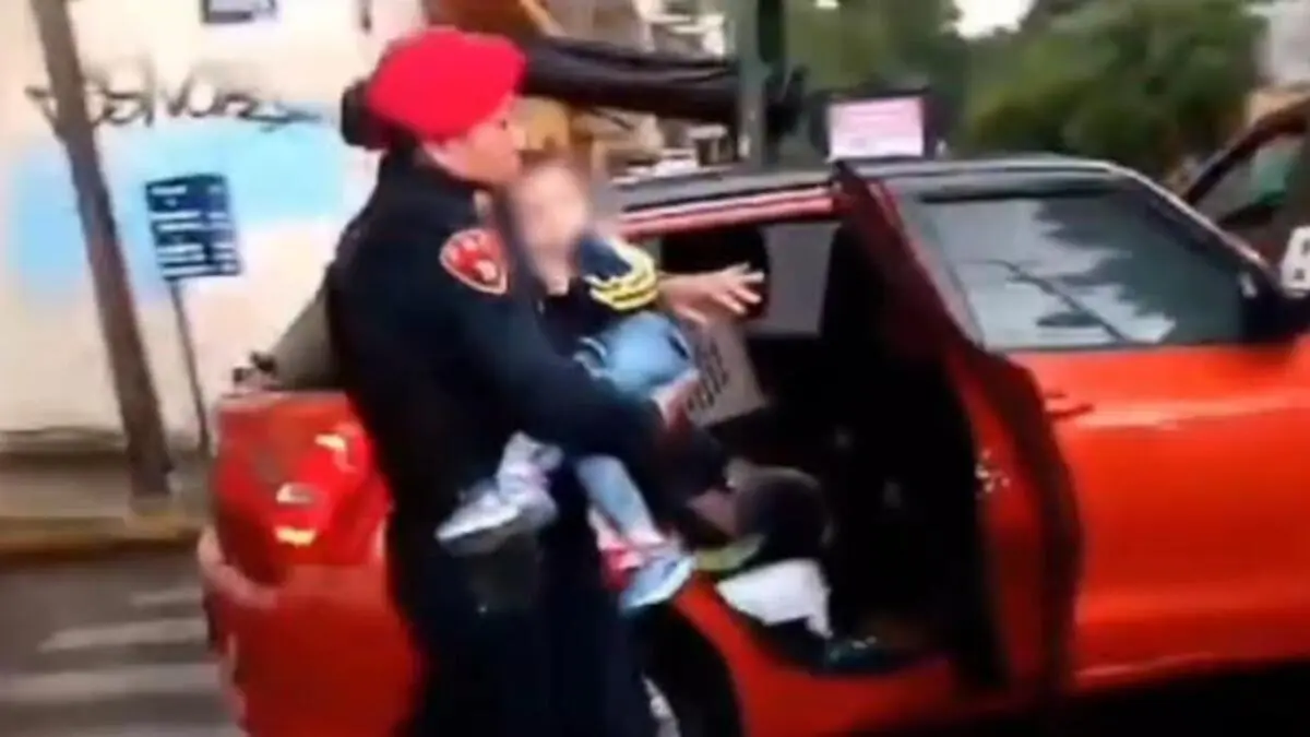 Roban auto con un niño a bordo en CDMX y lo rescatan