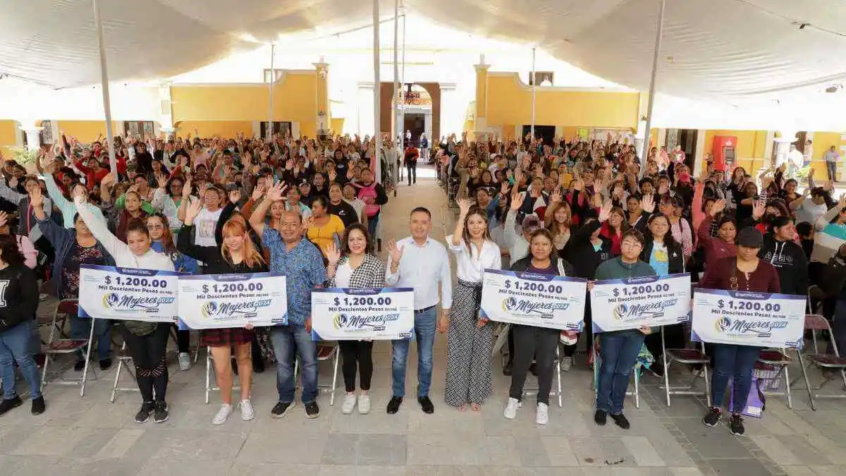 Tlatehui entrega 500 apoyos a Mujeres Trabajadoras con Futuro