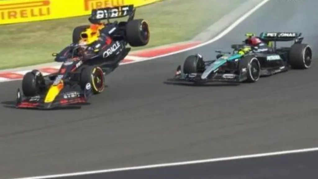 Verstappen y Hamilton chocan en la lucha por el podio | VIDEO