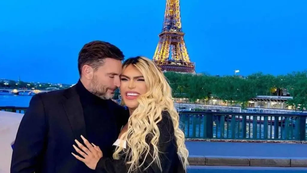 ¡Hoy se estrena "Un amor viejo en París" de Wendy Guevara junto a Julián Gil!