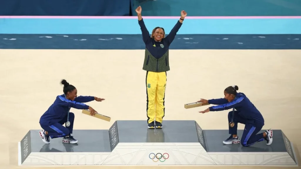 Rebeca Andrade supera a Simone Biles y gana oro en París 2024