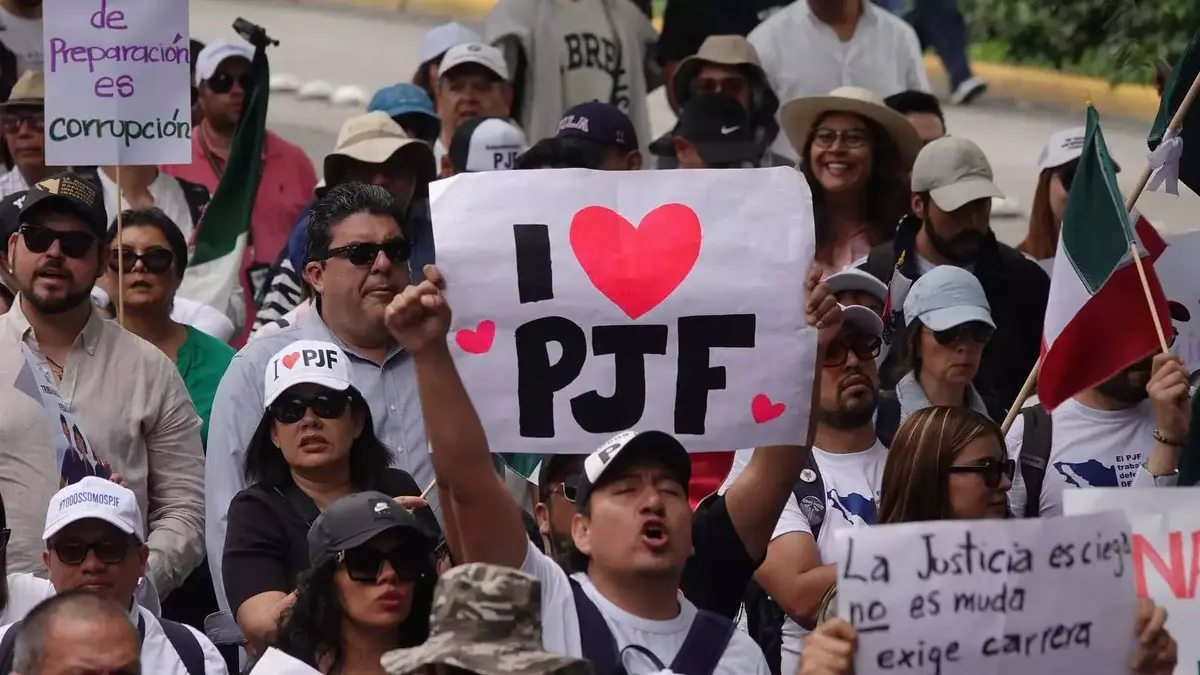 Derecho de la BUAP se suma a manifestaciones contra la Reforma Judicial