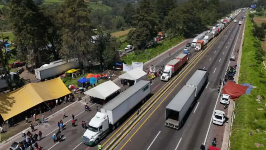 Reabren en su totalidad la autopista México-Puebla tras acuerdo