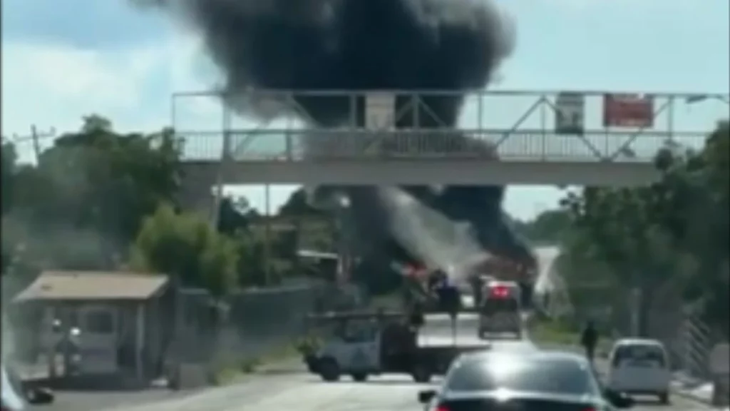 Narcobloqueos paralizan el norte de Culiacán