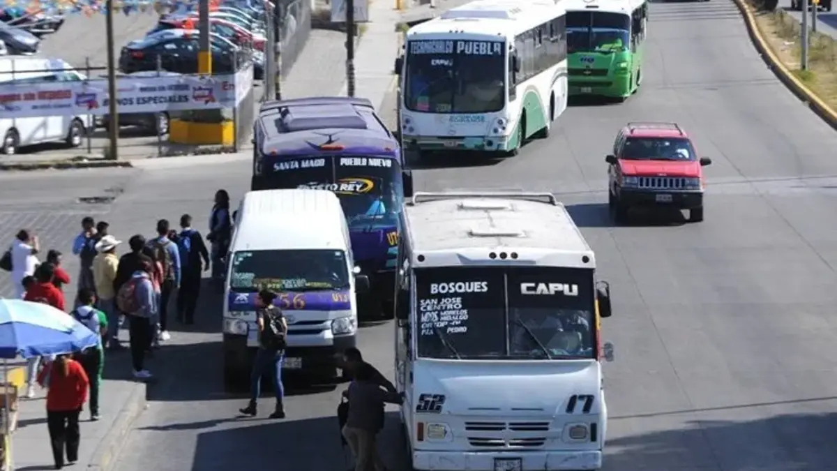 ¿Aumento justificado o abuso? Transportistas de Puebla piden incremento al pasaje