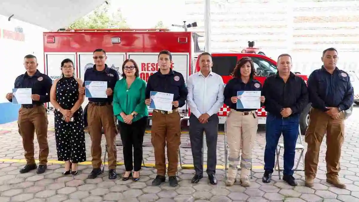 Tlatehui reconoce la labor de bomberos de San Andrés Cholula