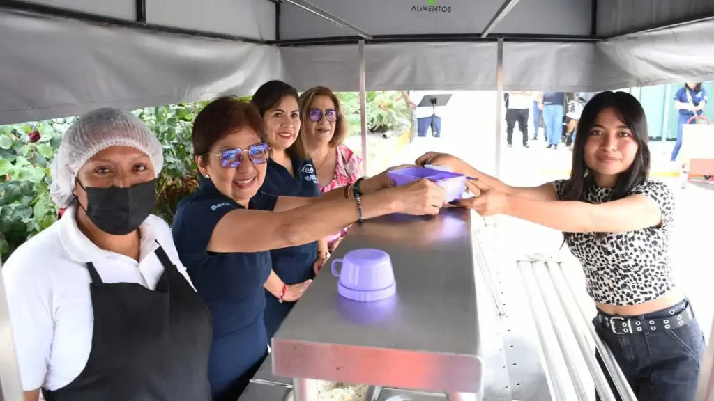 Rectora Lilia Cedillo entrega Becas Alimenticias en la BUAP