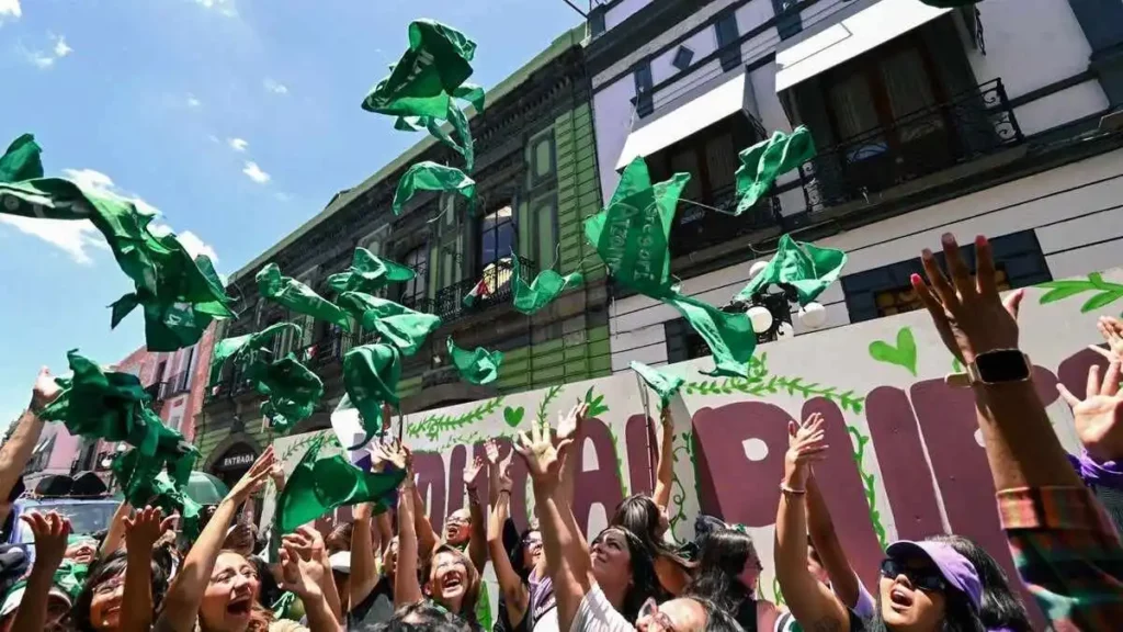 Aborto legal en Puebla: Colectivas denuncian obstáculos en hospitales